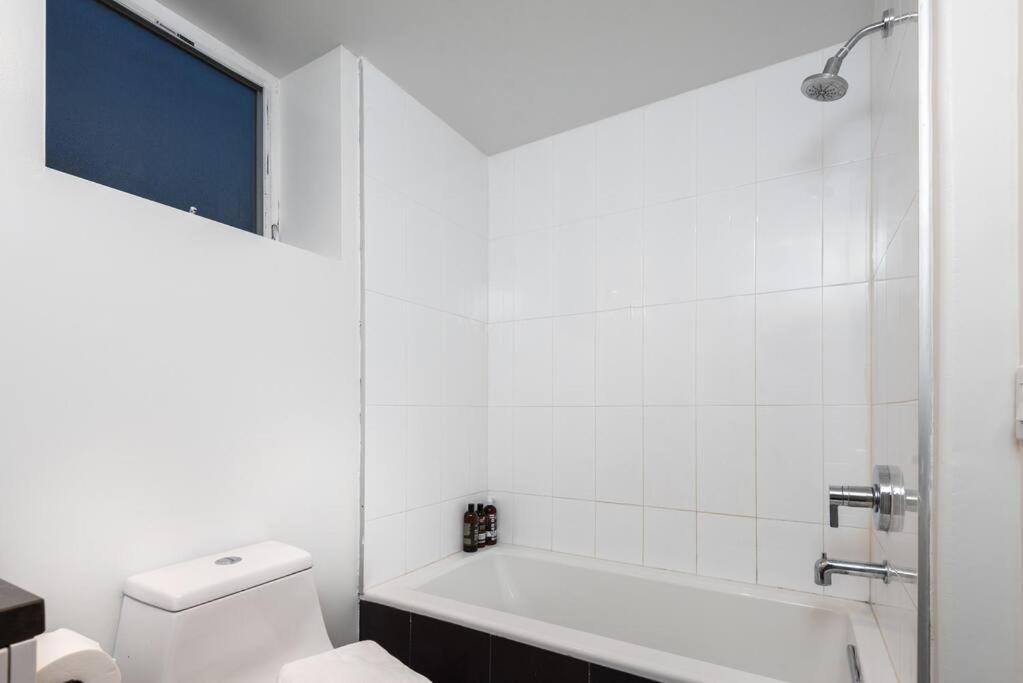 Chic And Elegant 2-Bedroom Haven W/ Roof Deck 洛杉矶 外观 照片